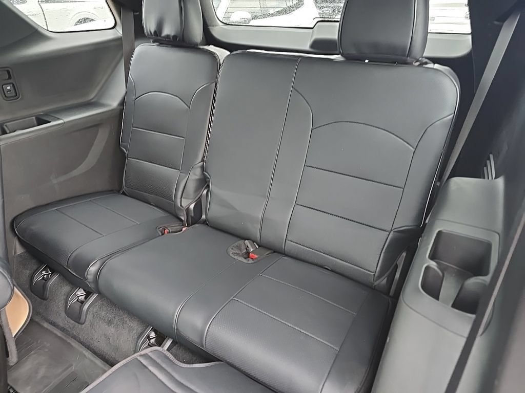 Used 2023 Chevrolet Traverse RS w/ LPO, Floor Liner Package AWD/4WD image 17