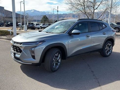 New 2026 Chevrolet Trax LT w/ LT Convenience Package image 3