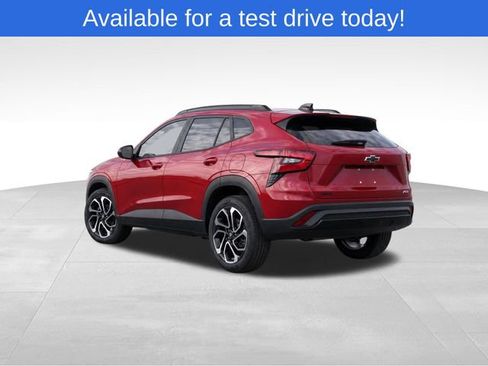 Used 2025 Chevrolet Trax RS w/ Sunroof Package FWD image 3