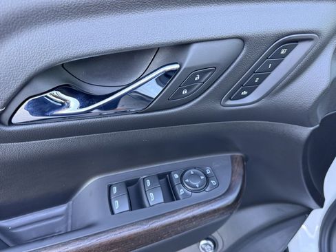 Used 2022 GMC Acadia Denali w/ Denali Technology Package image 23