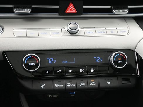 Used 2025 Hyundai Elantra Limited FWD image 19