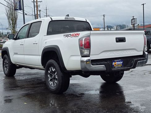 Used 2022 Toyota Tacoma TRD Off-Road AWD/4WD image 5