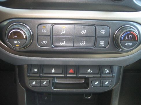 Used 2018 Chevrolet Colorado Z71 image 22