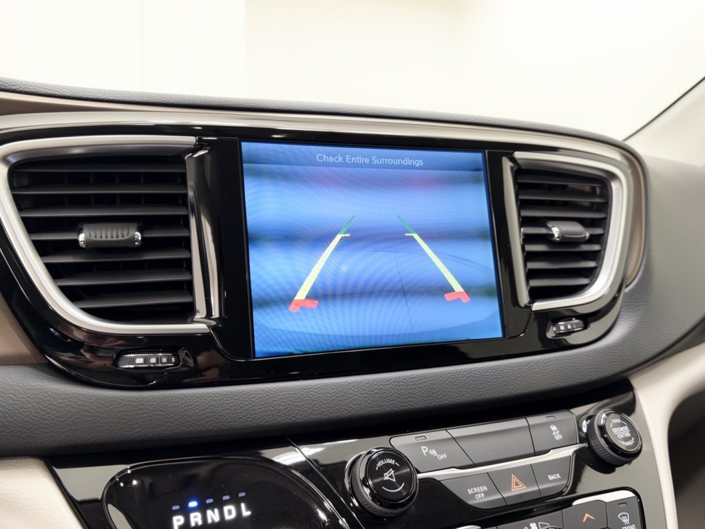 Used 2017 Chrysler Pacifica Touring-L Plus w/ Tire & Wheel Group FWD image 24
