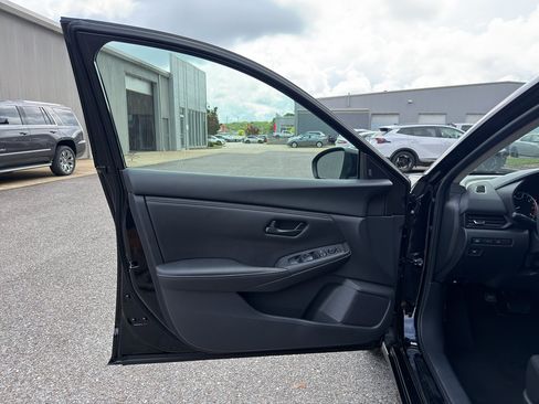 Certified 2025 Nissan Sentra S FWD image 9
