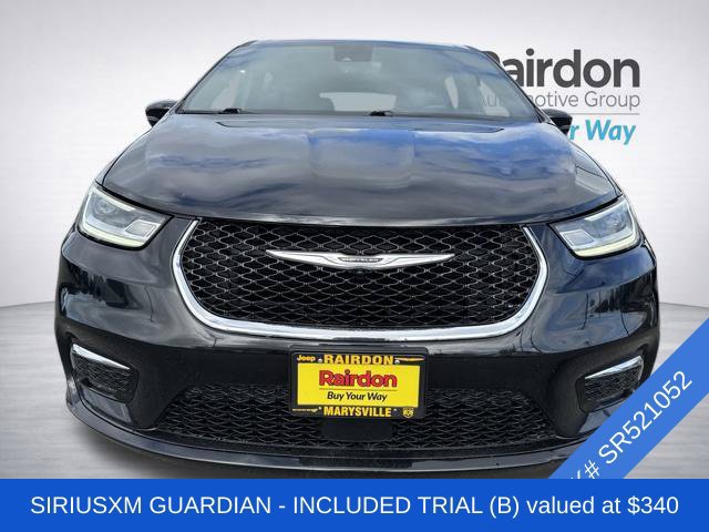 Used 2025 Chrysler Pacifica Select FWD image 2
