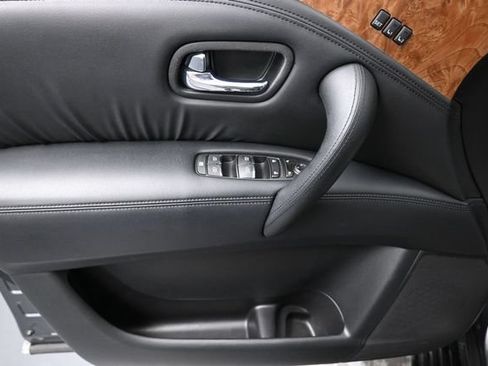 Used 2022 Nissan Armada SL w/ Captain's Chairs Package AWD/4WD image 13