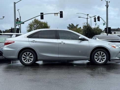 Used 2017 Toyota Camry LE image 4