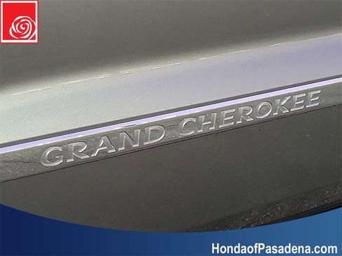 Used 2011 Jeep Grand Cherokee Overland Summit image 30