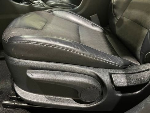 Used 2018 Kia Niro EX image 16