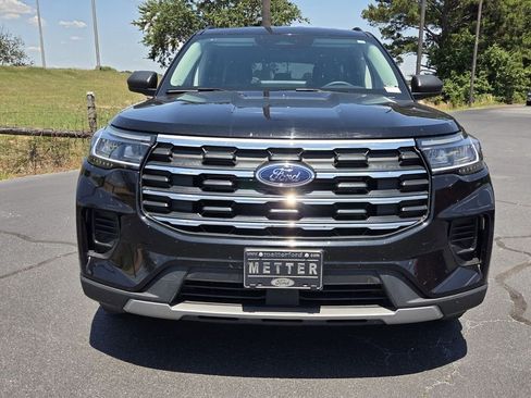 Used 2025 Ford Explorer Active RWD image 2