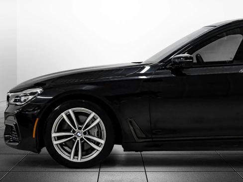 Used 2018 BMW 750i image 13