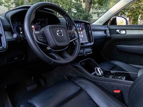 Used 2024 Volvo XC40 B5 Plus w/ Climate Package image 7