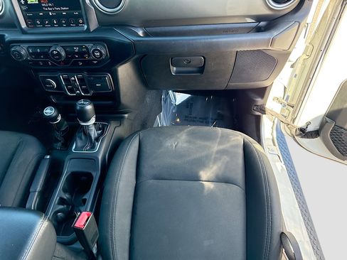 Used 2020 Jeep Wrangler Unlimited Sahara image 16