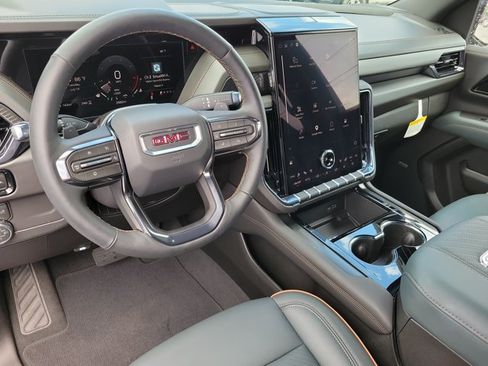 Used 2026 GMC Yukon AT4 w/ AT4 Premium Package AWD/4WD image 9