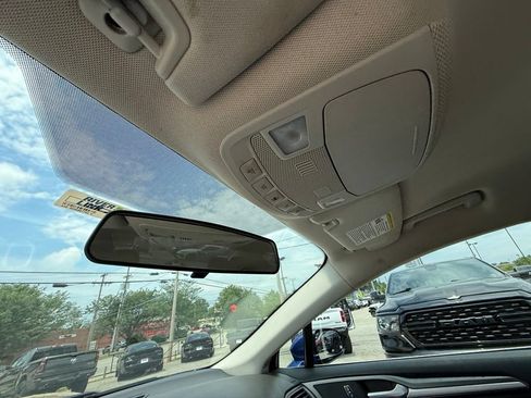 Used 2016 Ford Fusion SE FWD image 22