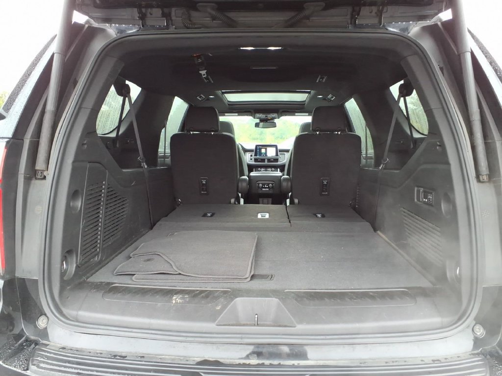 Used 2023 Chevrolet Suburban LT w/ LT Signature Plus Package AWD/4WD image 32