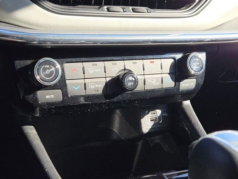 Used 2022 Jeep Compass Limited image 26