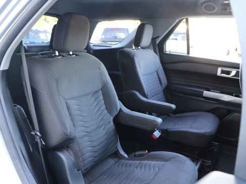 Used 2021 Ford Explorer XLT AWD/4WD image 13