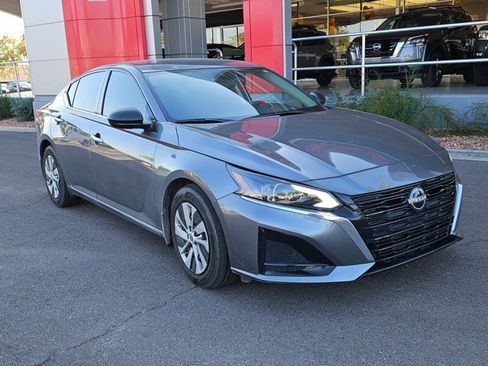 Used 2024 Nissan Altima 2.5 S image 3