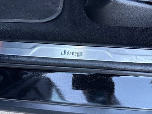Used 2021 Jeep Grand Cherokee Limited AWD/4WD image 41