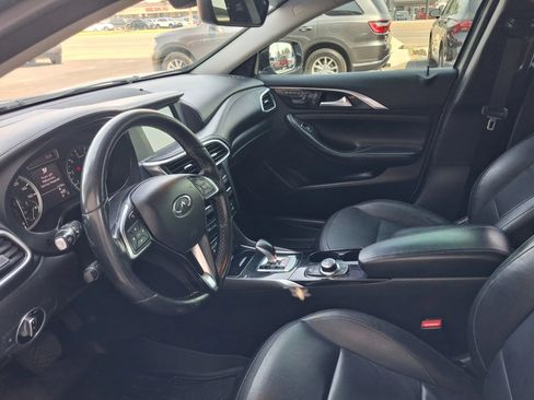 Used 2018 INFINITI QX30 AWD image 5