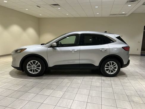 Used 2020 Ford Escape SE FWD image 2