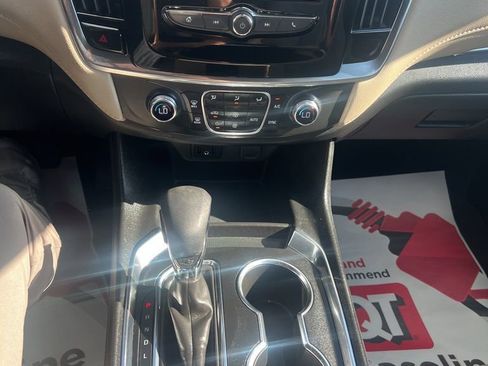 Used 2023 Chevrolet Traverse LS image 12