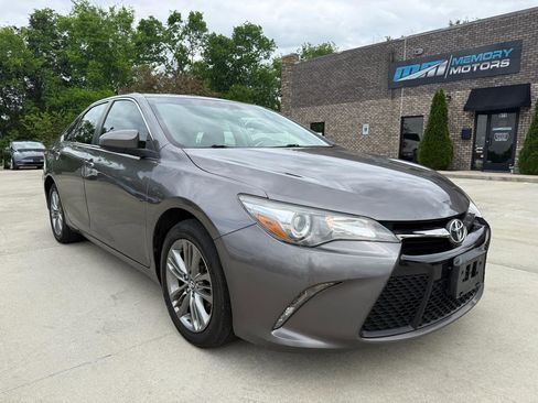 Used 2017 Toyota Camry XLE image 3