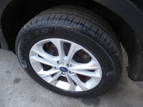 Used 2017 Ford Escape SE AWD/4WD image 13