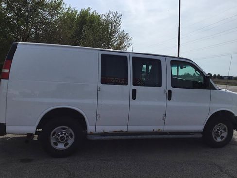 Used 2014 GMC Savana 2500 RWD image 5