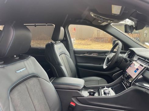 Used 2024 Jeep Grand Cherokee Trailhawk w/ Luxury Tech Group III image 25