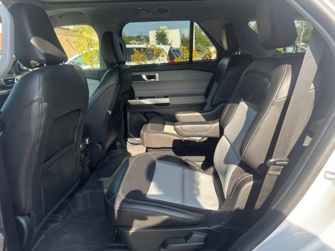 Used 2022 Ford Explorer XLT w/ Equipment Group 202A AWD/4WD image 5