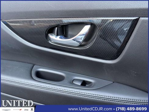 Used 2018 Nissan Rogue SL image 24