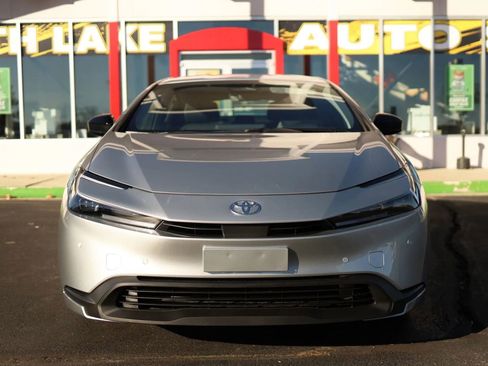 Used 2025 Toyota Prius LE image 2