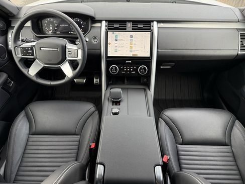 Certified 2025 Land Rover Discovery Dynamic SE image 17