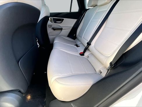 Used 2024 Mercedes-Benz GLC 300 4MATIC image 20