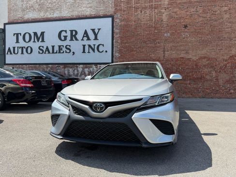 Used 2020 Toyota Camry SE image 1