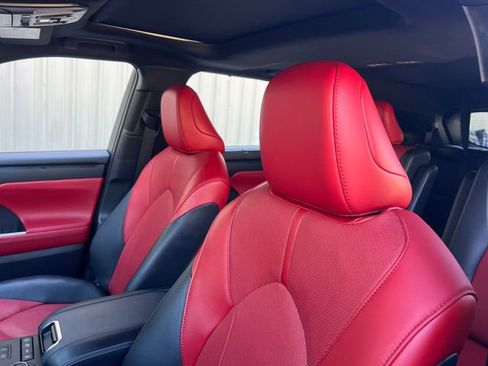 Used 2022 Toyota Highlander XSE image 14