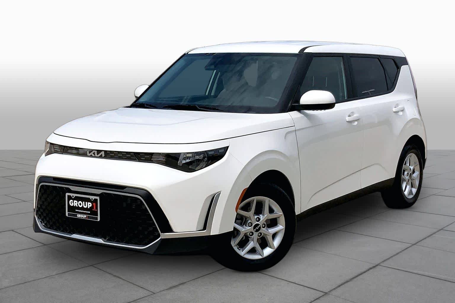 Used 2025 Kia Soul LX w/ LX Technology Package FWD image 1