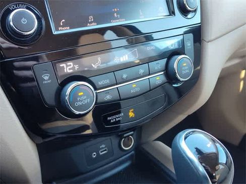 Used 2019 Nissan Rogue SV image 23