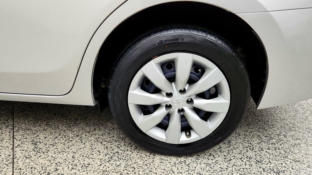 Used 2016 Toyota Corolla LE FWD image 9