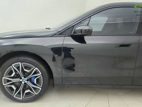 Used 2024 BMW iX xDrive50 w/ Sport Package AWD/4WD image 8