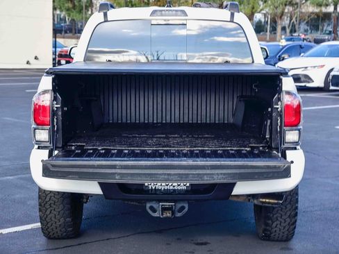 Used 2022 Toyota Tacoma TRD Off-Road image 30