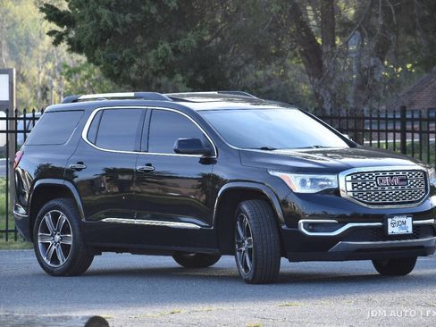 Used 2017 GMC Acadia Denali w/ Technology Package AWD/4WD image 4