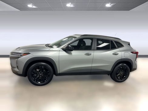 Used 2024 Chevrolet Trax ACTIV w/ Driver Confidence Package image 2