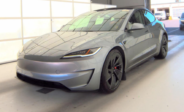 Used 2024 Tesla Model 3 Performance AWD/4WD image 2