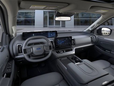 New 2025 Ford Expedition Active image 9