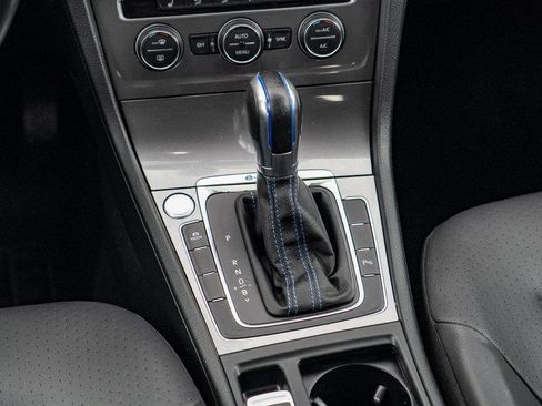 Used 2016 Volkswagen e-Golf SEL Premium image 24