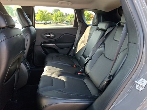 Used 2021 Jeep Cherokee Latitude Lux w/ Comfort/Convenience Group AWD/4WD image 10